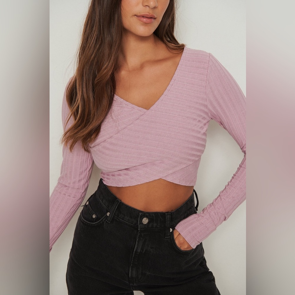 Ballet pink long sleeve crop top size medium new with tags